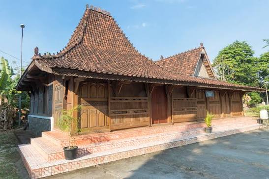 rumah joglo Rumah Joglo Jati Jepara Kokoh, Elegan, dan Tahan Puluhan Tahun - Image 1