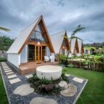 Rumah Segitiga Kayu Jati Modern Desain Aesthetic Glamping