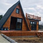 Rumah-Segitiga-Kayu-Jati-Minimalis-Rooftop